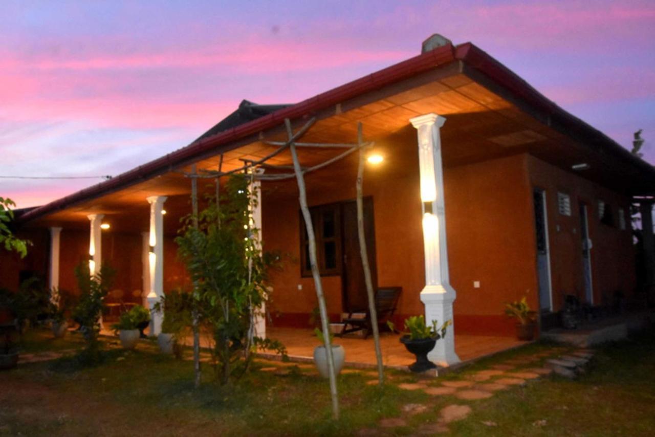 Meegahapokuna Resort 阿努拉德普勒 外观 照片
